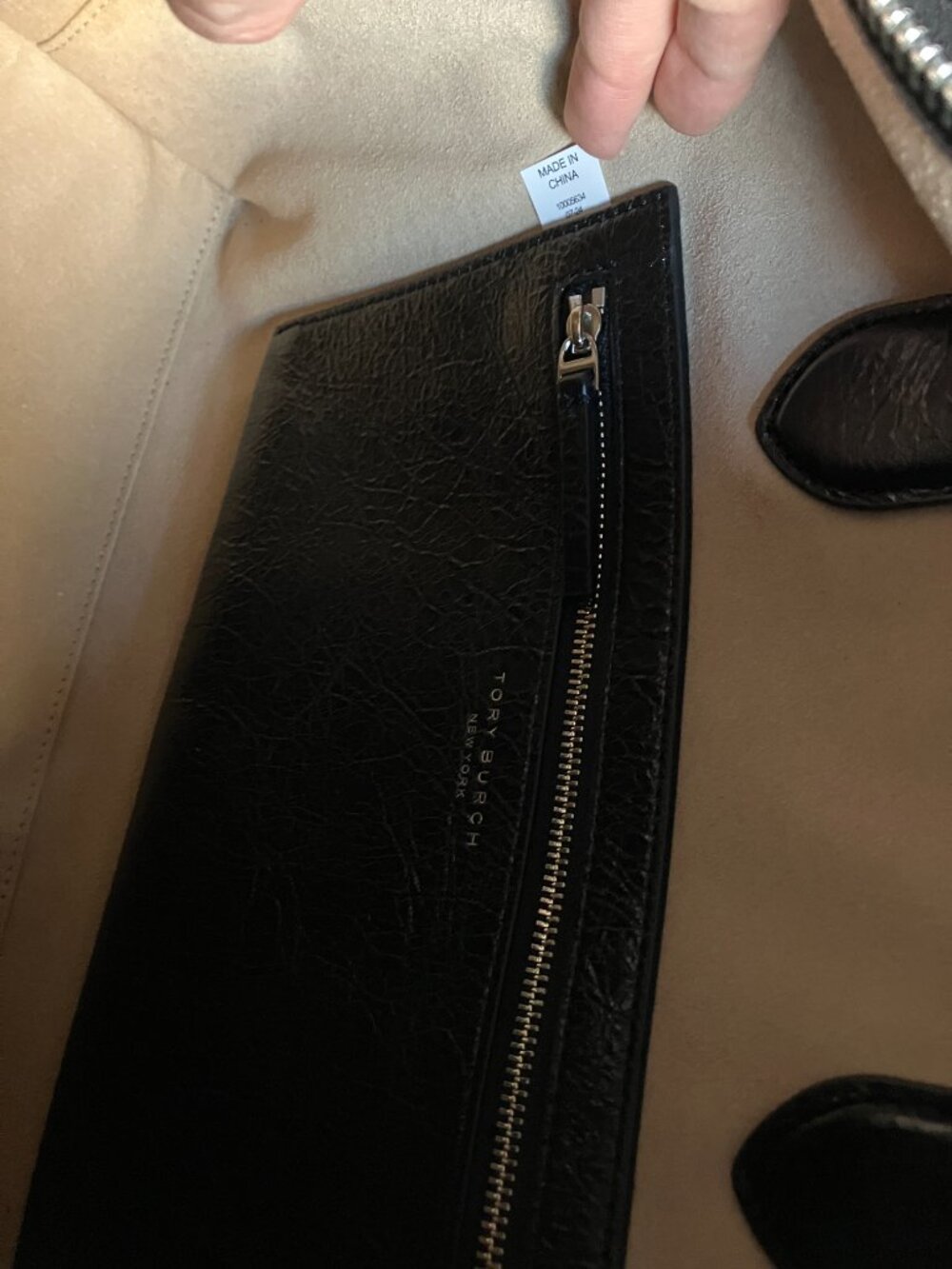 Tory Burch Larger Mercer Distressed Leather - Picture 11 of 13